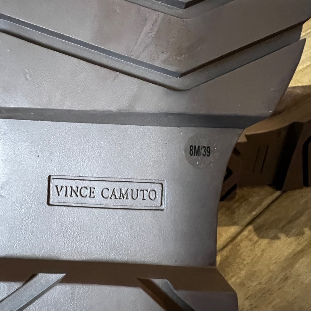 Vince Camuto NWOB Neframes Bootie SIZE 8 - Picture 6 of 7